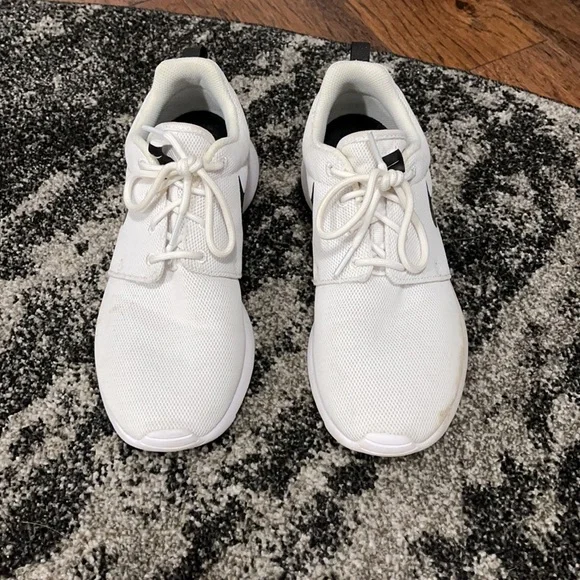 Nike Roshe One Sneakers 👟 - Picture 2 of 7